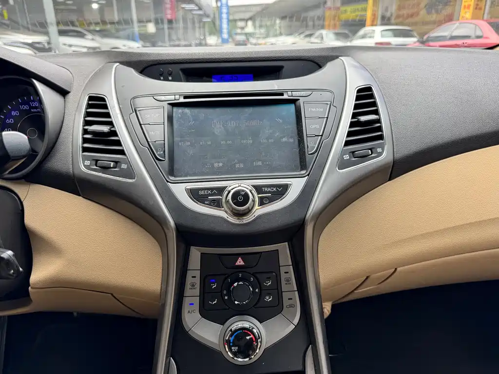 Hyundai Elantra Langdong — миниатюра 15