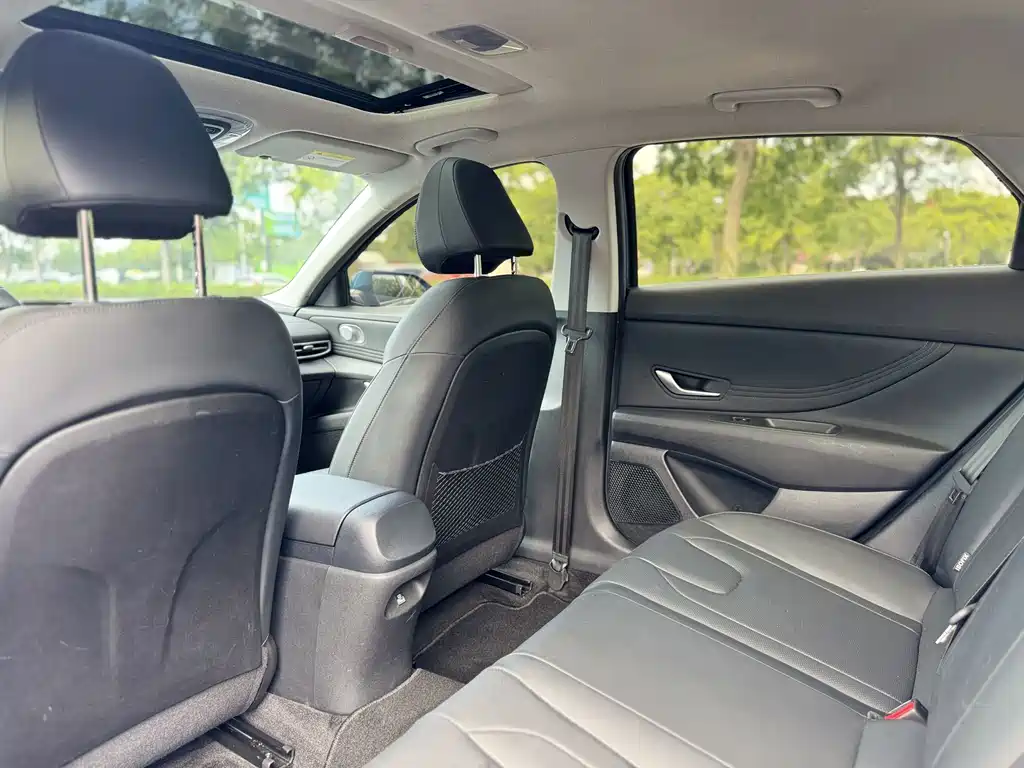 Hyundai Elantra — миниатюра 9