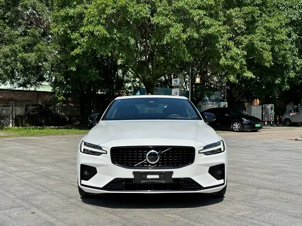 Volvo S60 2024 B5 Sport