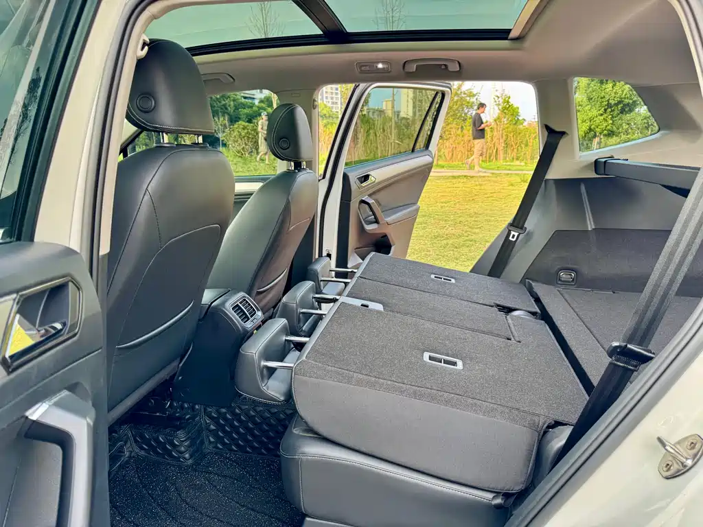 Volkswagen Tiguan L — миниатюра 11