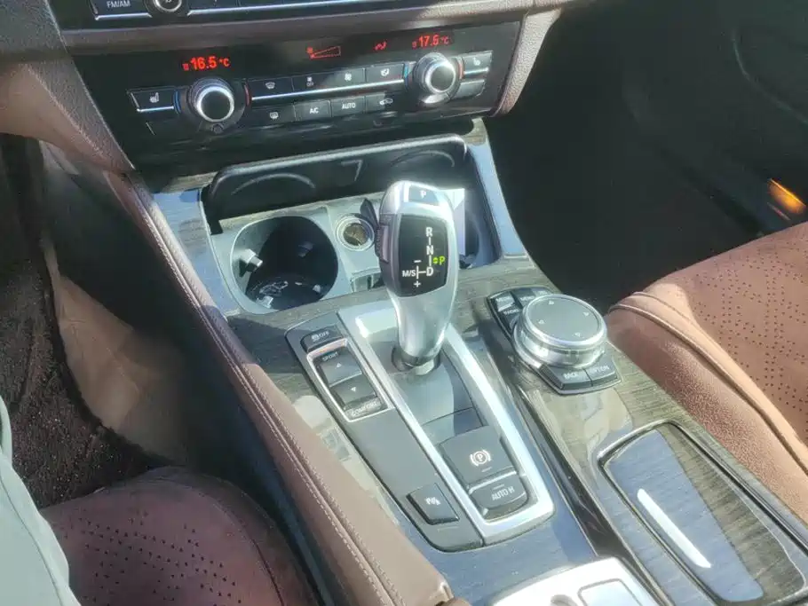 BMW 5 Series — миниатюра 16