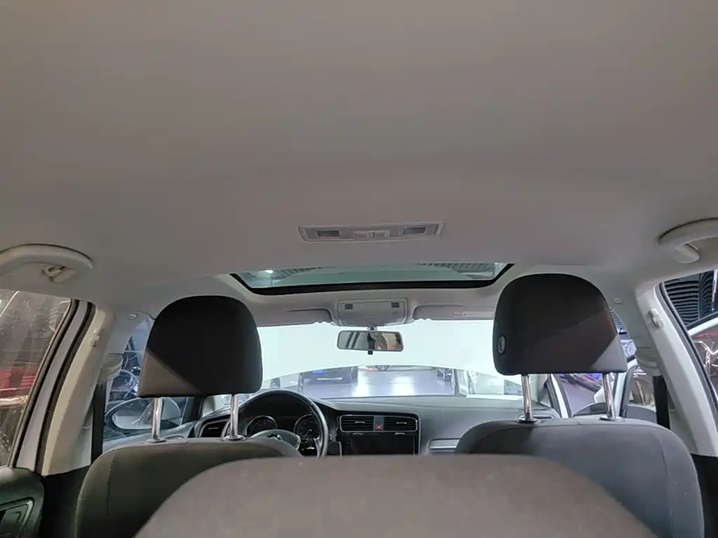 Volkswagen Golf — миниатюра 18