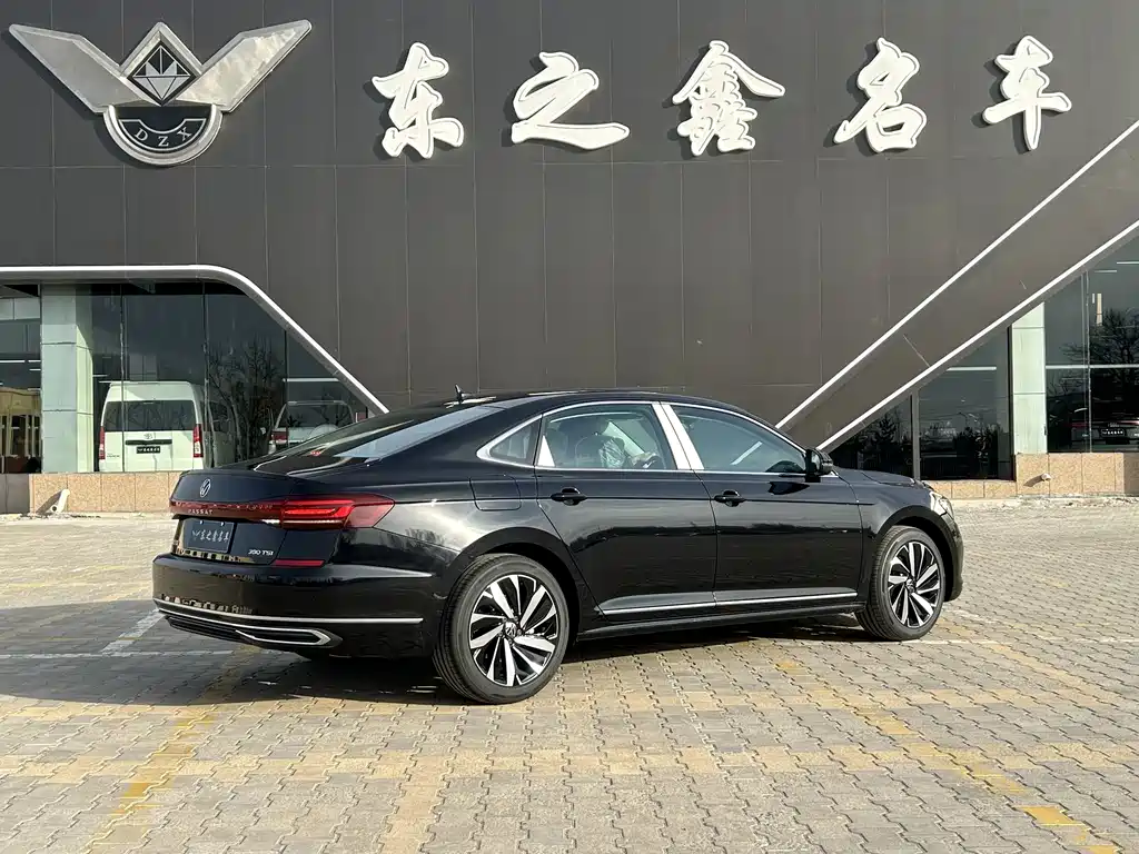 VOLKSWAGEN PASSAT