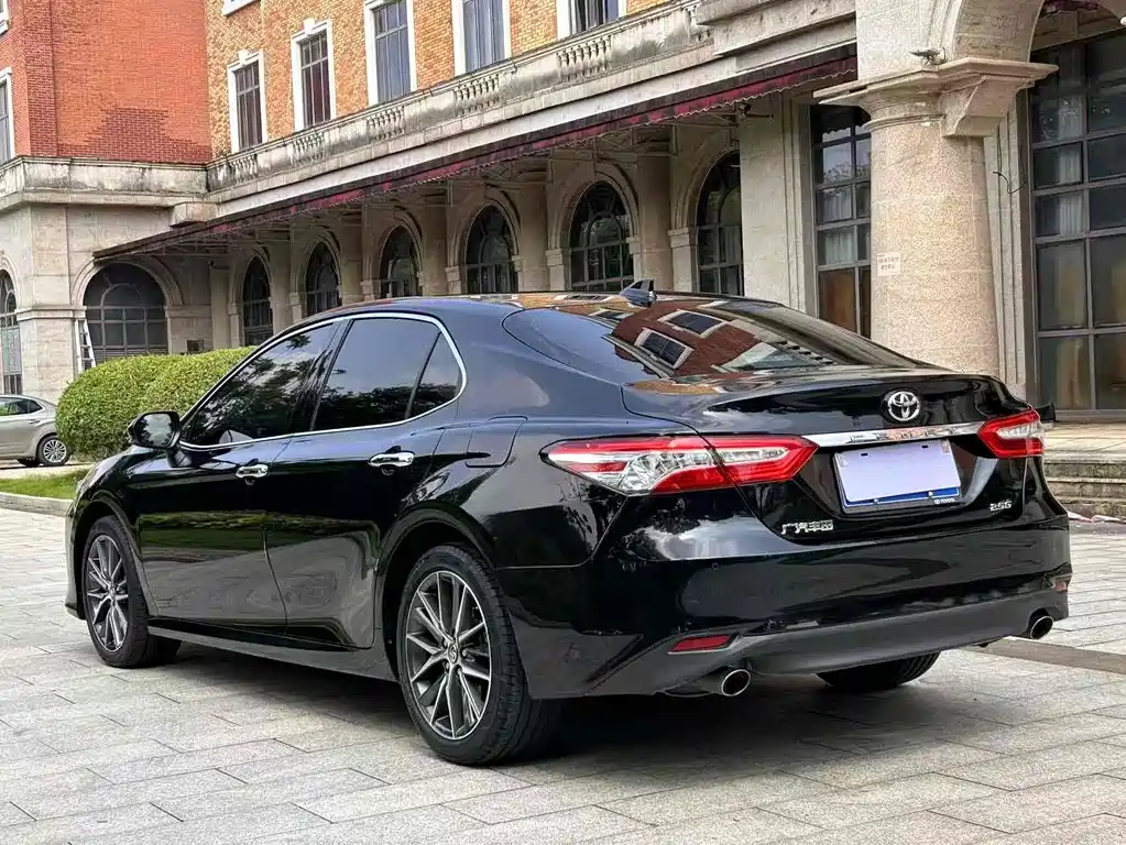 TOYOTA CAMRY