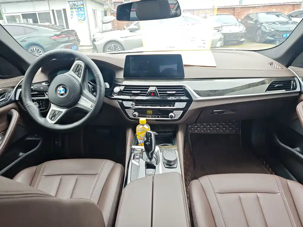 BMW 5 Series — миниатюра 6