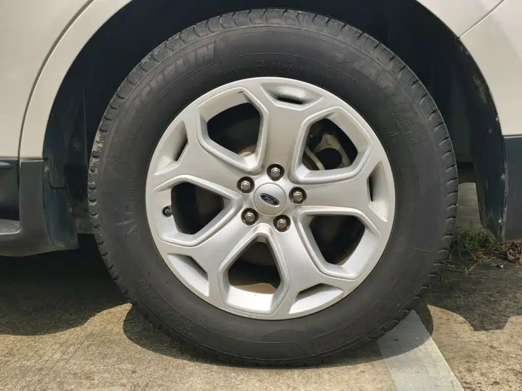 Ford Edge (Import) — миниатюра 10