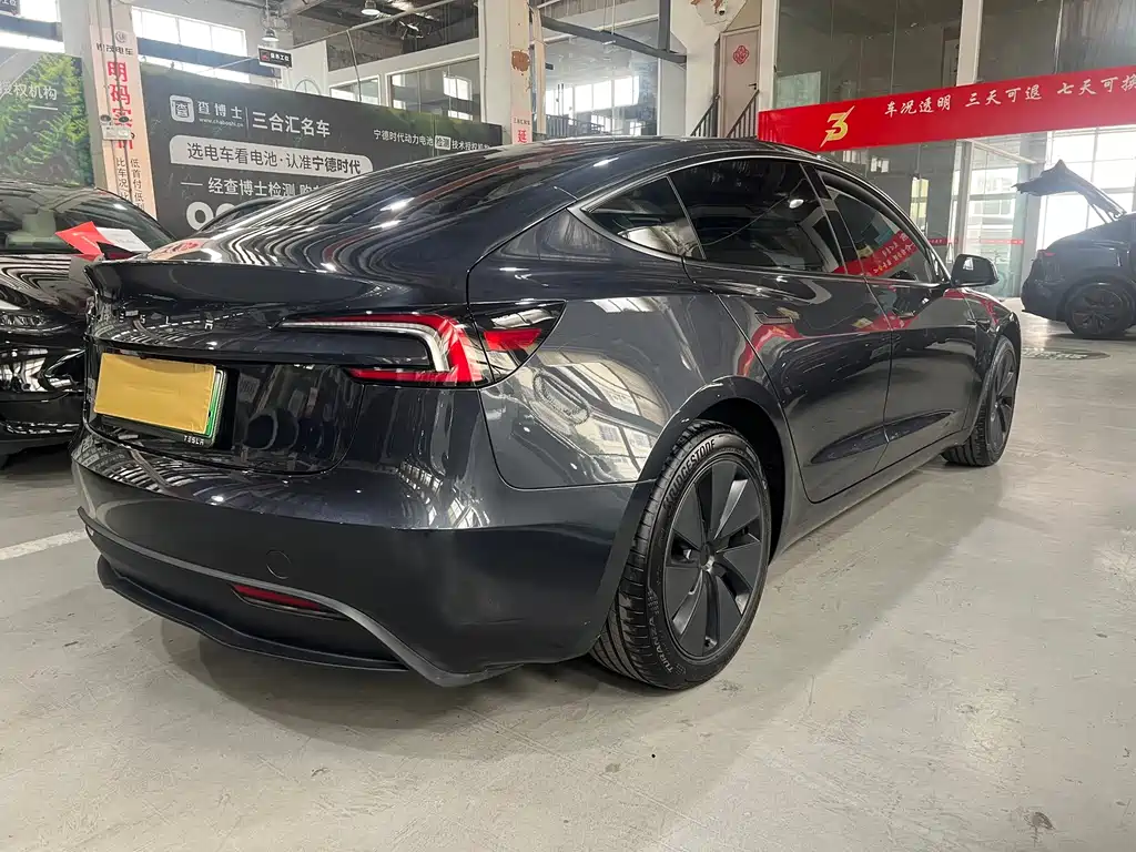 Tesla Model 3 — миниатюра 11