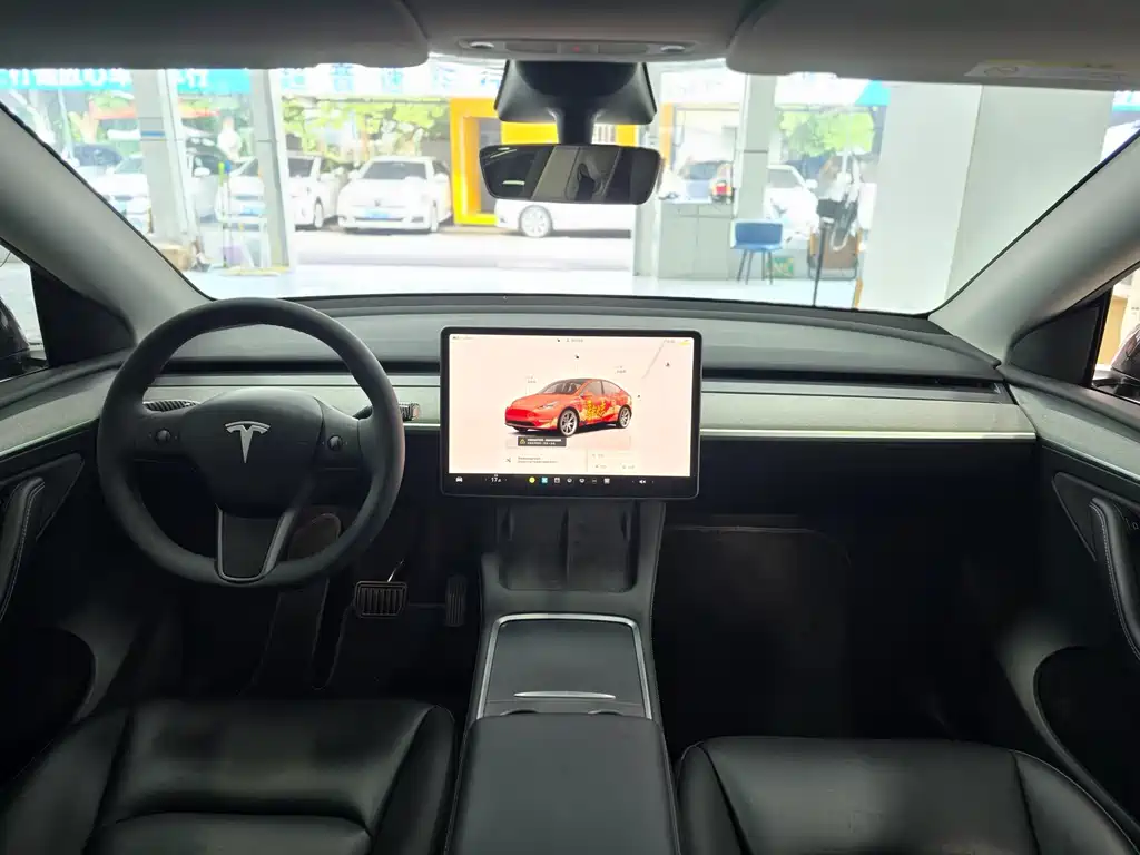 Tesla Model Y — миниатюра 8