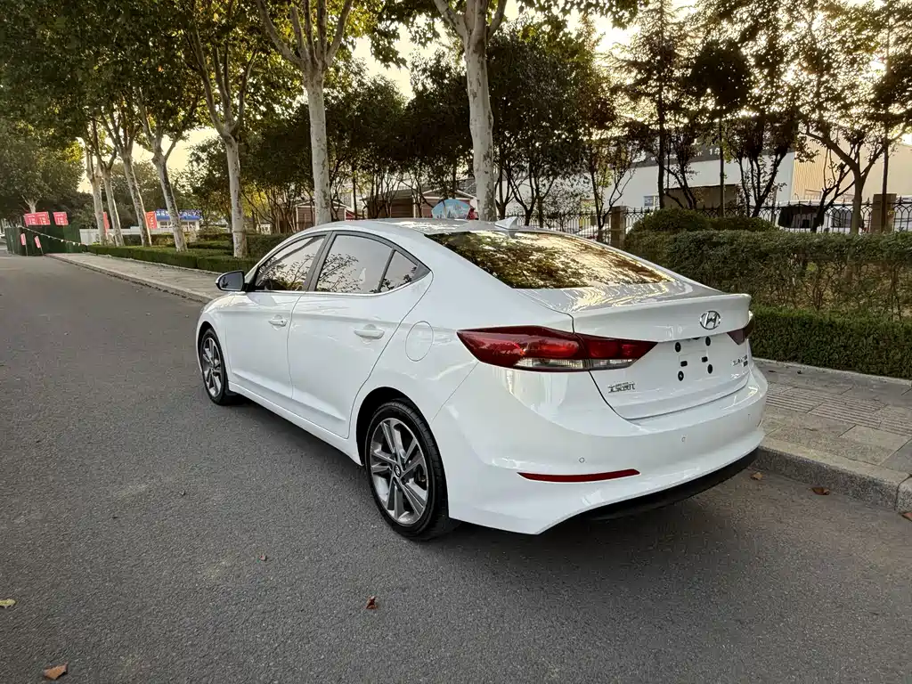Hyundai Elantra — миниатюра 4