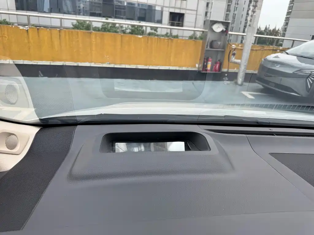 Toyota Alphard — миниатюра 22