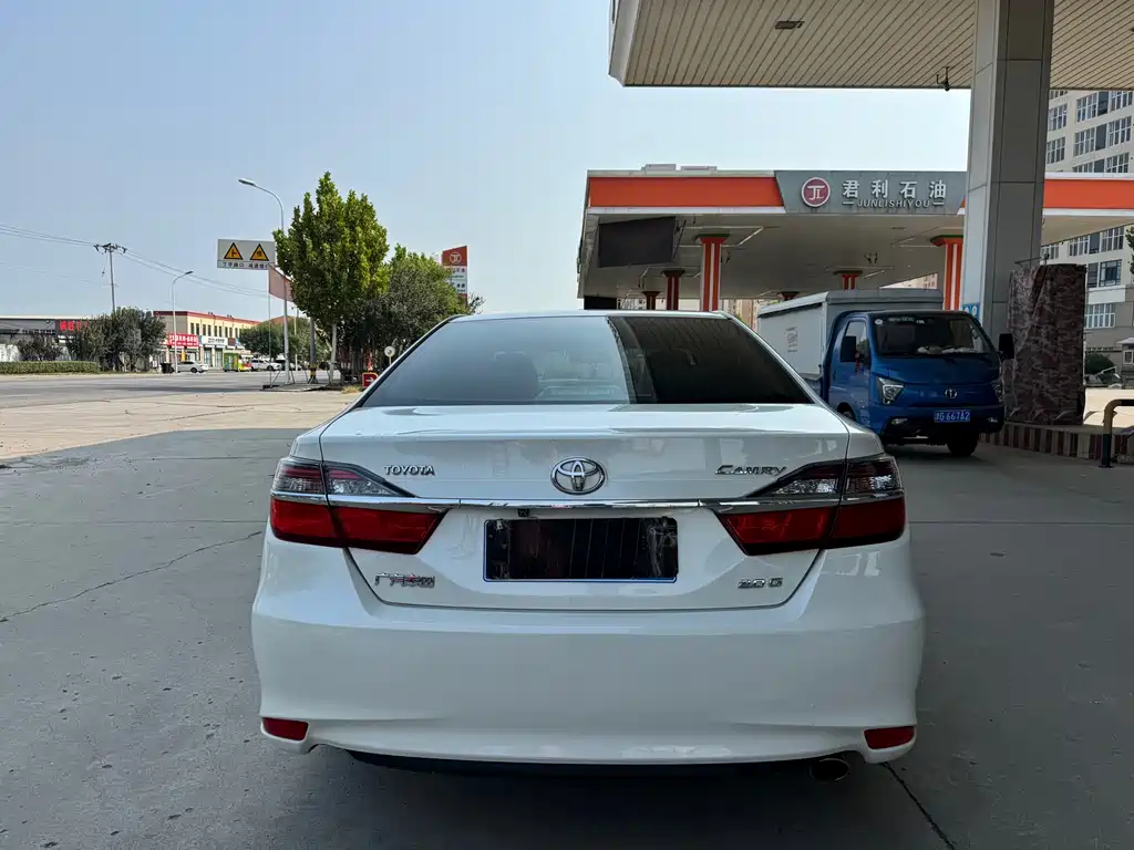 Toyota Camry — миниатюра 16