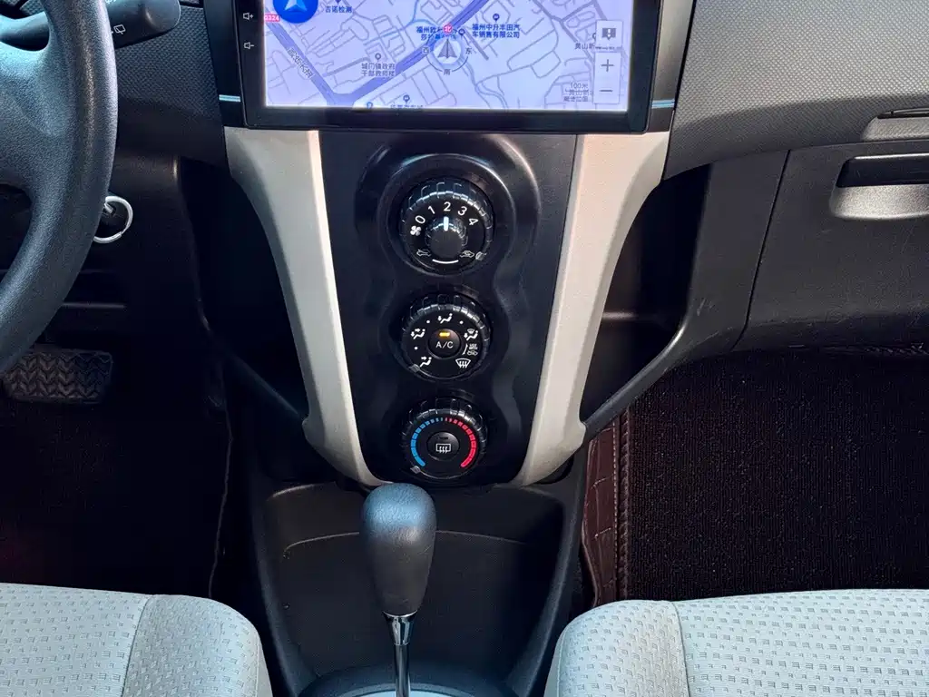 Toyota Yaris — миниатюра 13