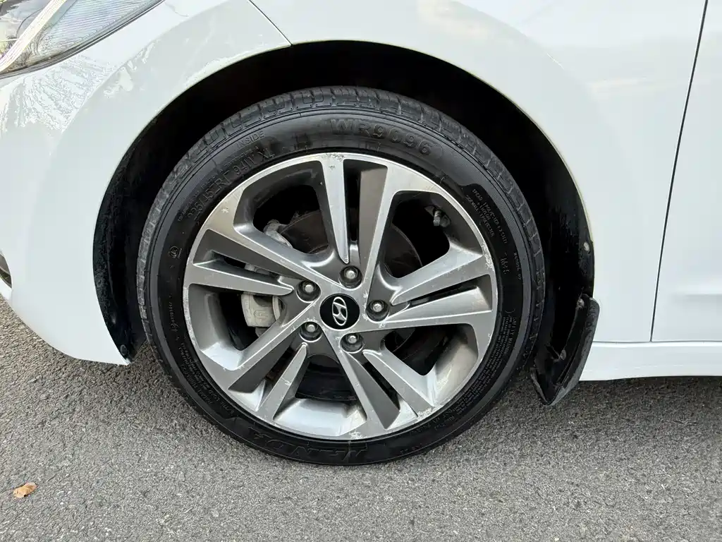 Hyundai Elantra — миниатюра 16