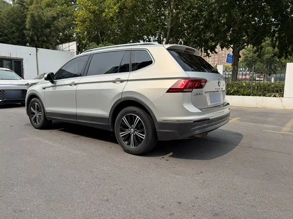 Volkswagen Tiguan L — миниатюра 5