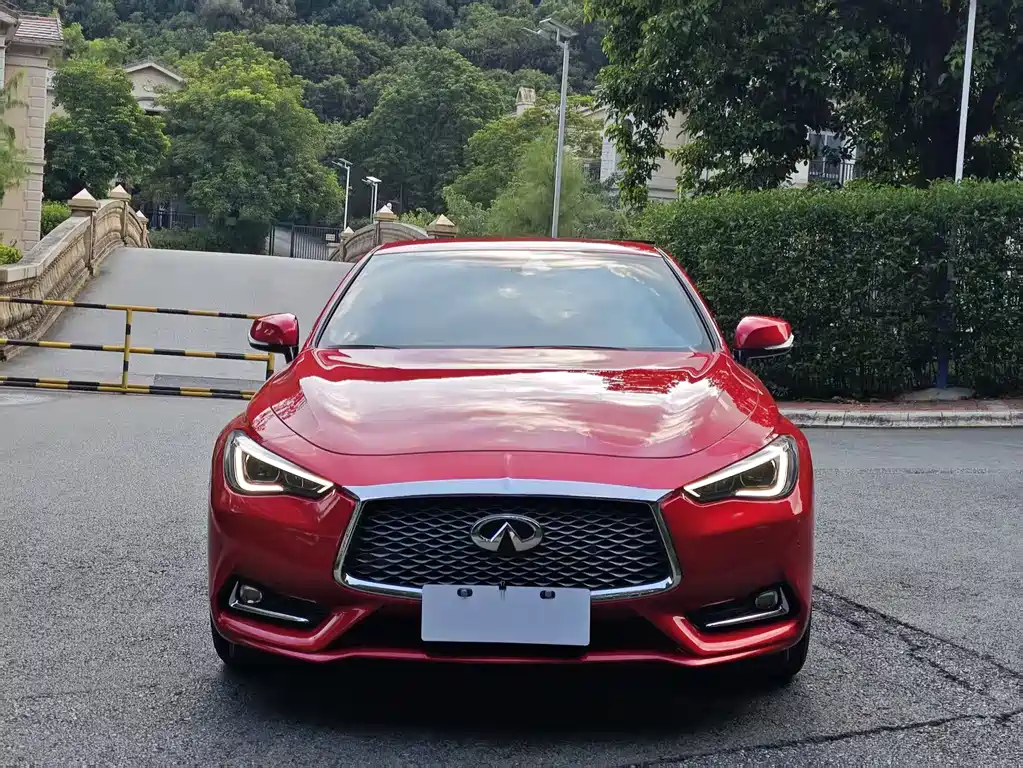 INFINITI  Q60