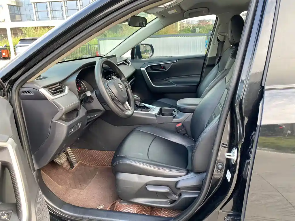 Toyota RAV4 — миниатюра 4