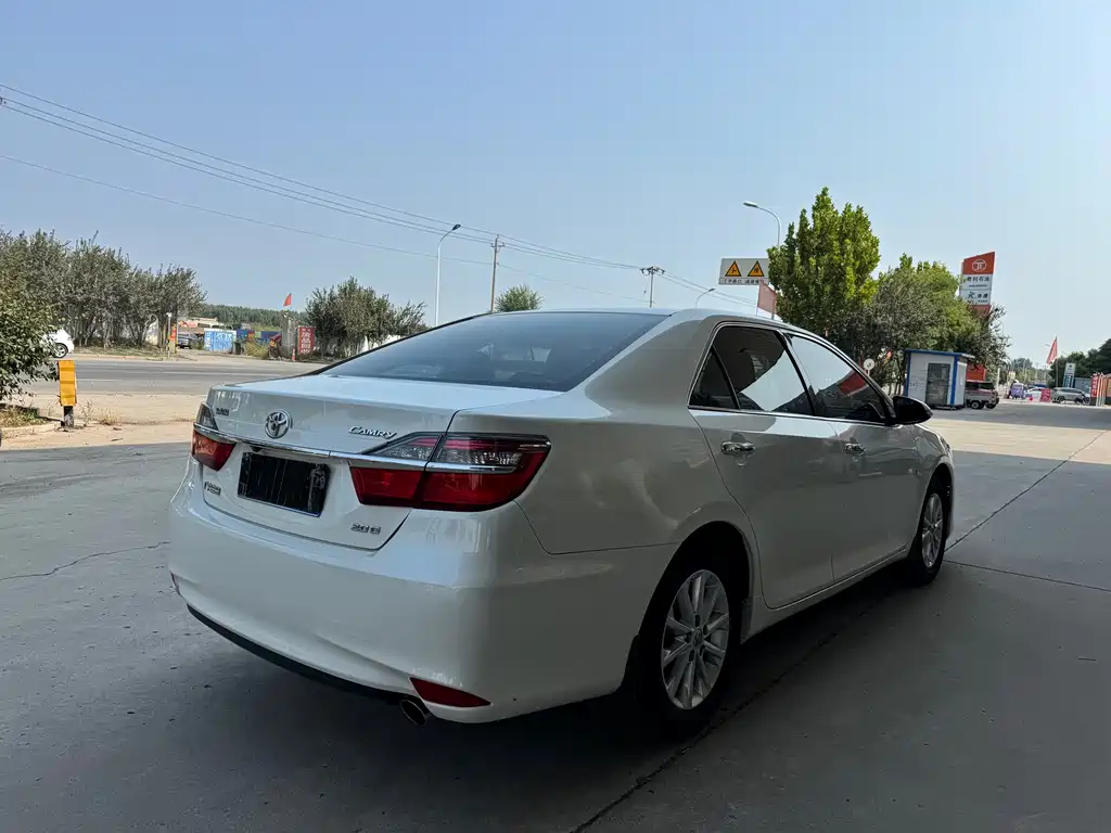 Toyota Camry — миниатюра 14
