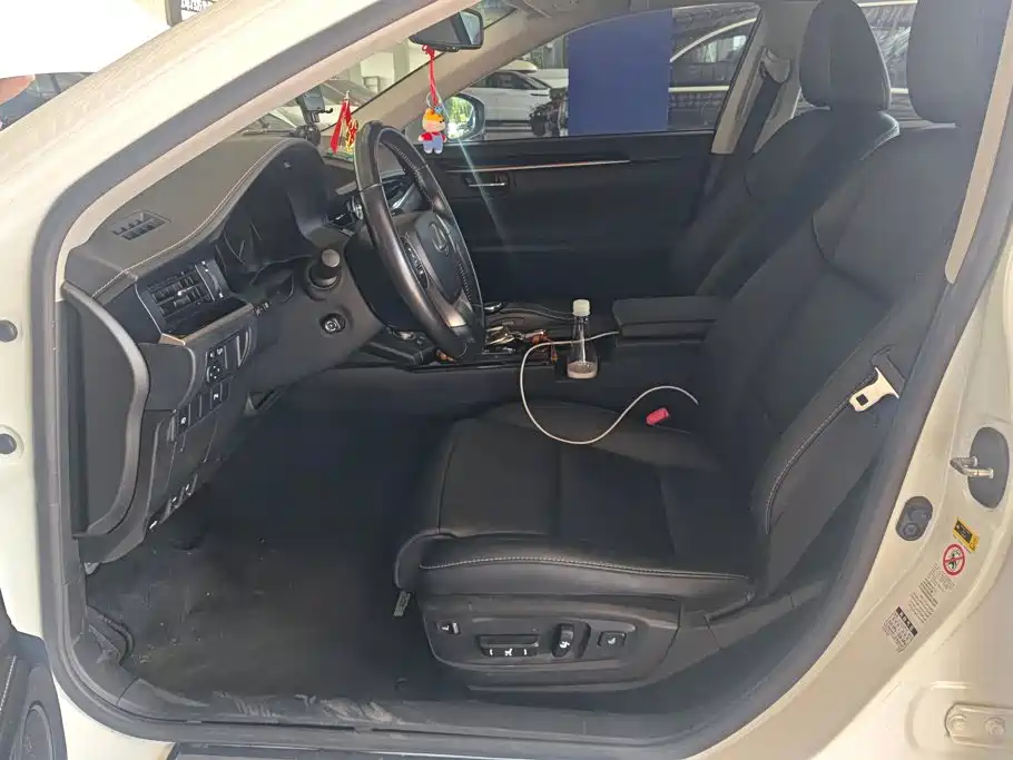 Lexus ES — миниатюра 9