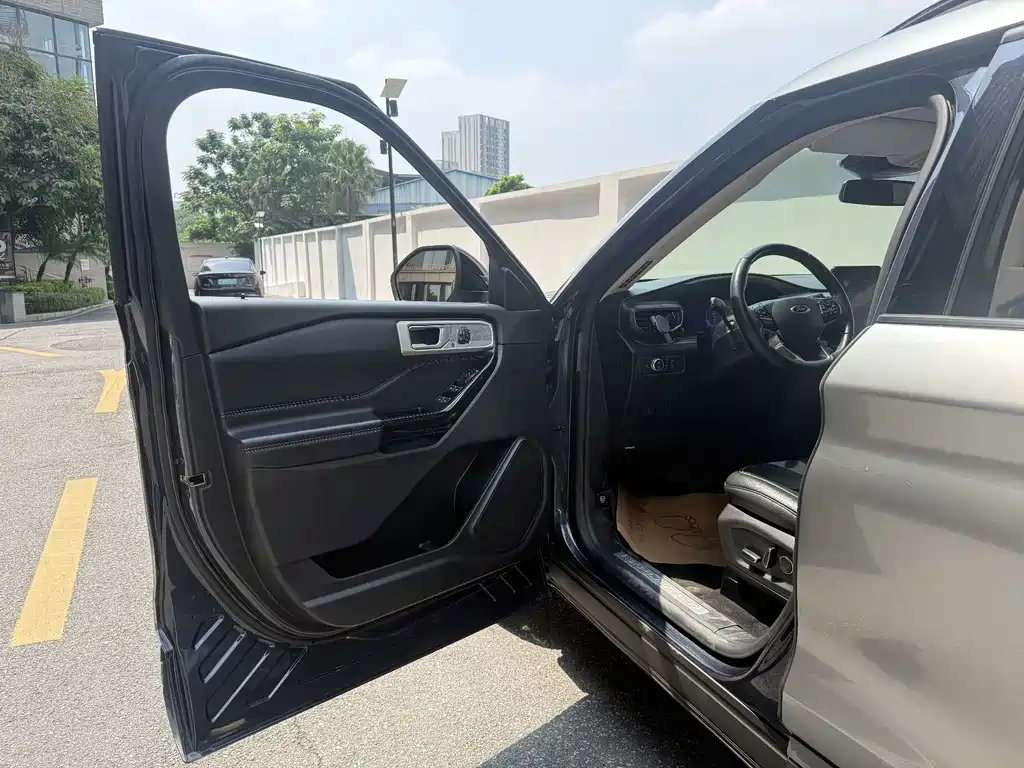 Ford Explorer — миниатюра 7