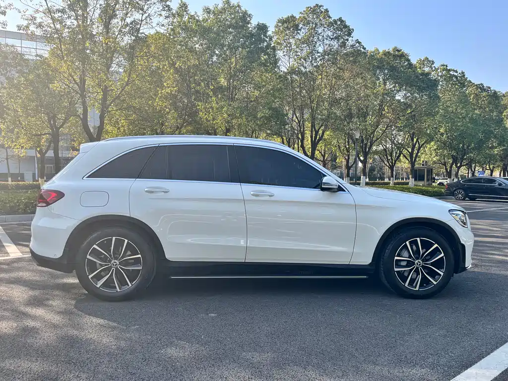 MERCEDES-BENZ GLC