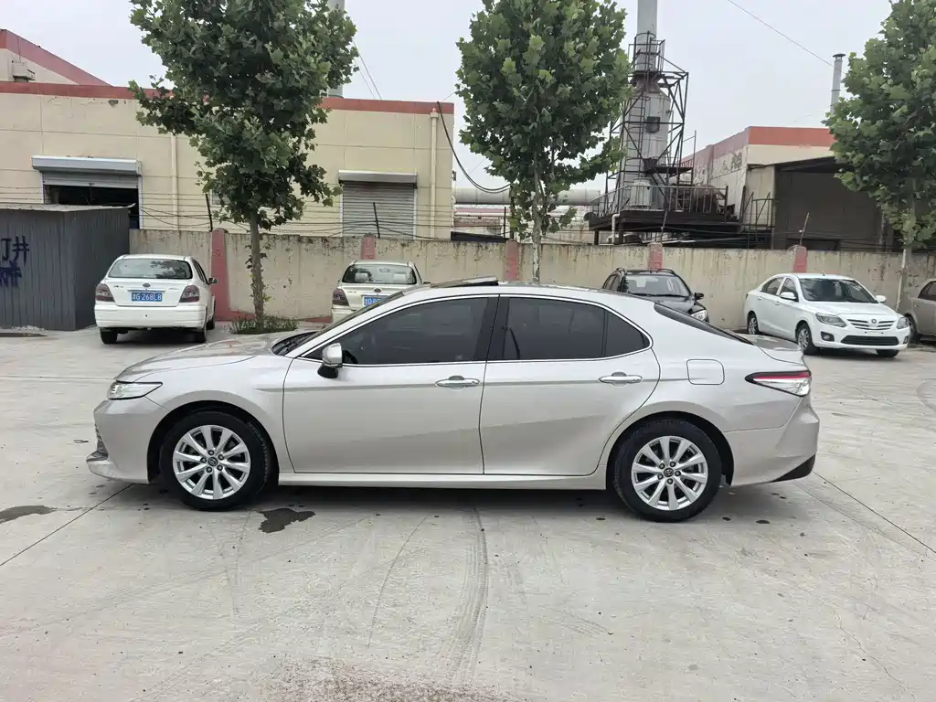 Toyota Camry — миниатюра 7