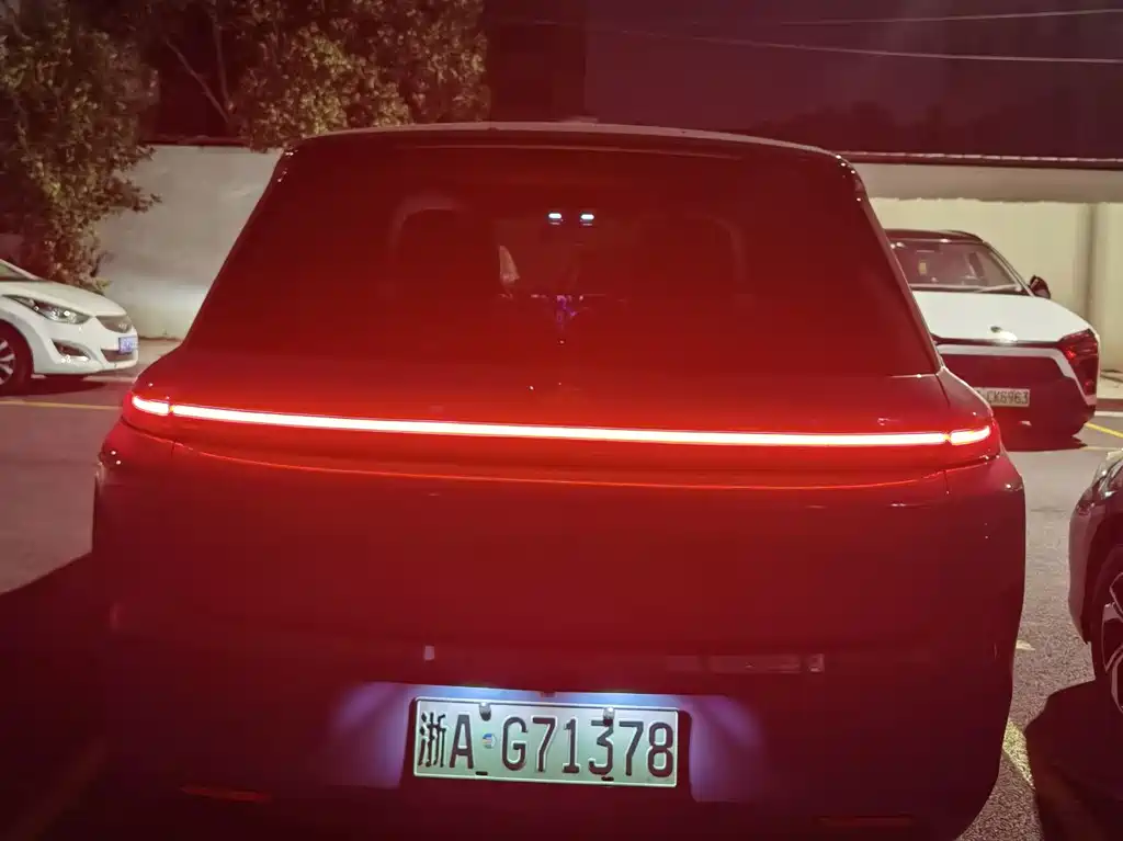 Li Auto Li L8 — миниатюра 7
