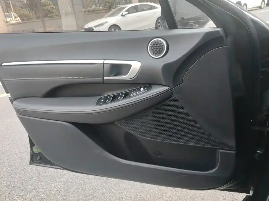 Hyundai Sonata — миниатюра 7