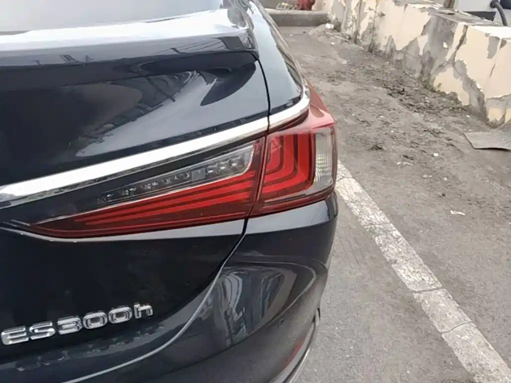 Lexus ES — миниатюра 8