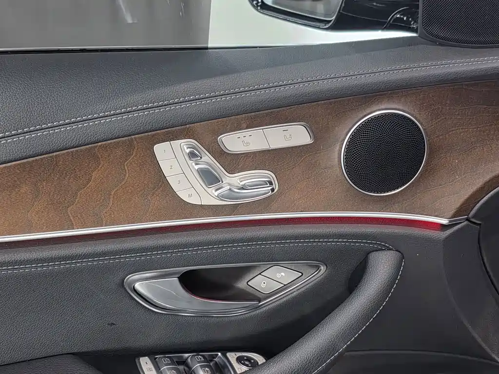 Mercedes-Benz E-Class — миниатюра 12