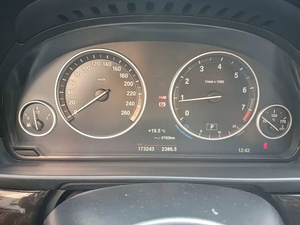 BMW 5 Series — миниатюра 12