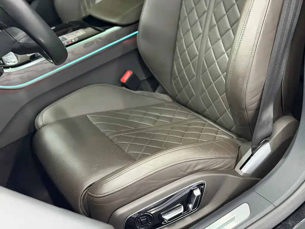 Audi A8 — миниатюра 10