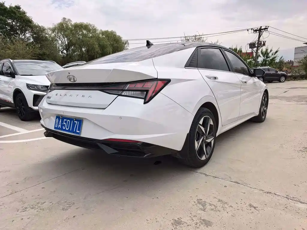 Hyundai Elantra — миниатюра 9