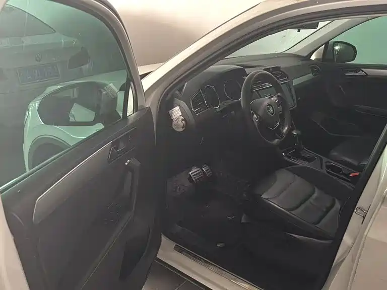 Volkswagen Tiguan L — миниатюра 19