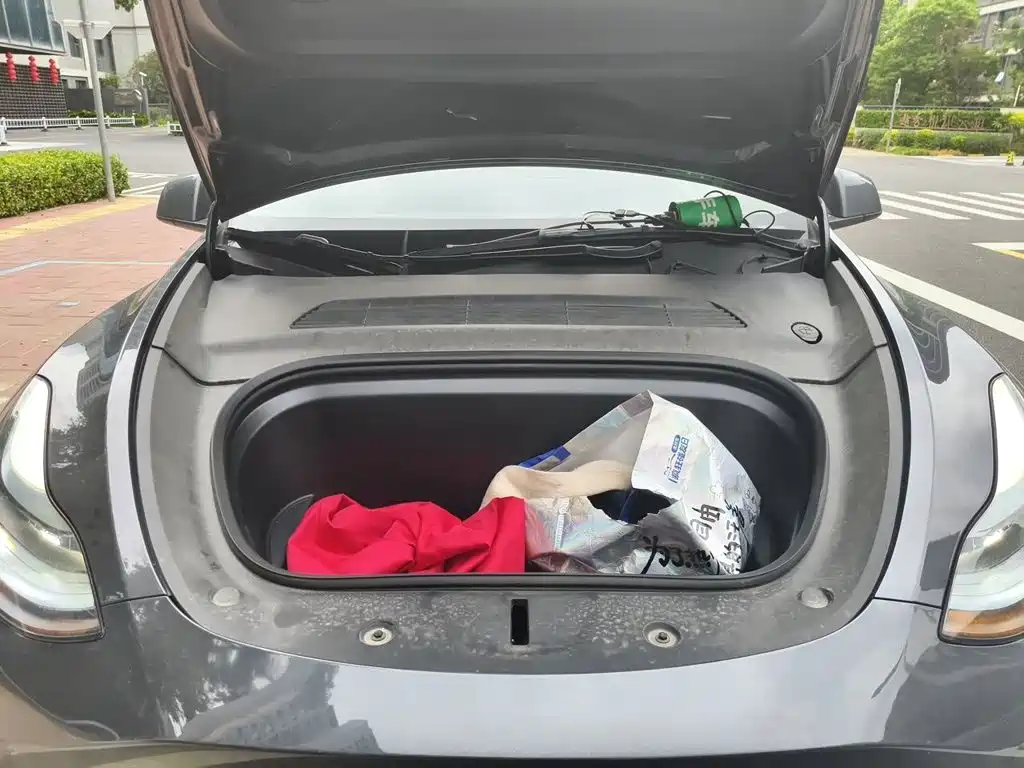 Tesla Model Y — миниатюра 16