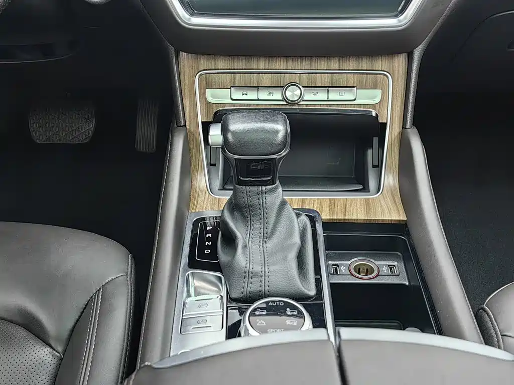 Roewe RX8 — миниатюра 13