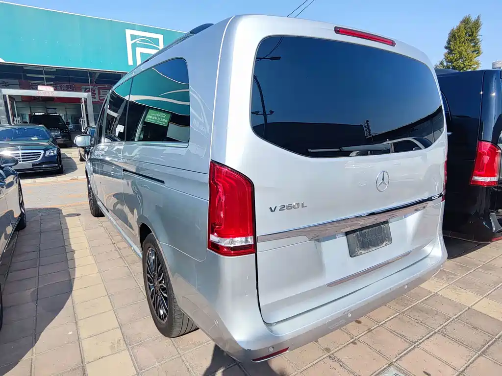 Mercedes-Benz V-Class — миниатюра 17