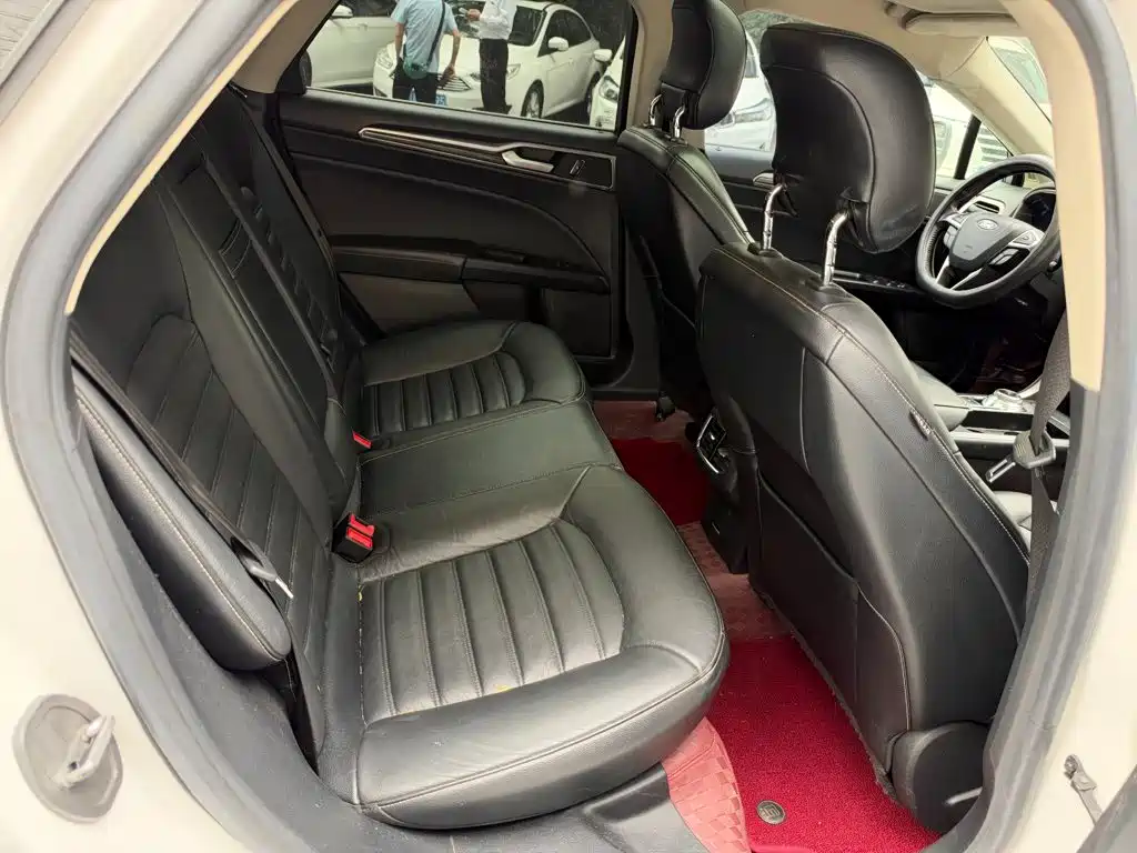 Ford Mondeo — миниатюра 8