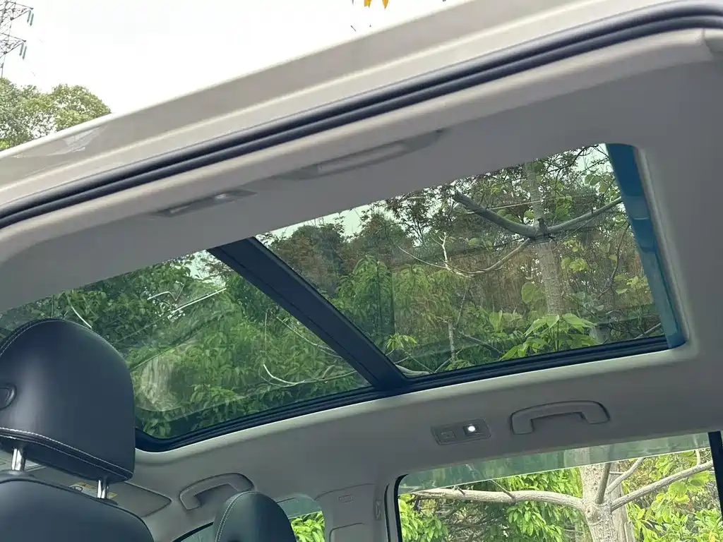 Volkswagen Tiguan L PHEV — миниатюра 14