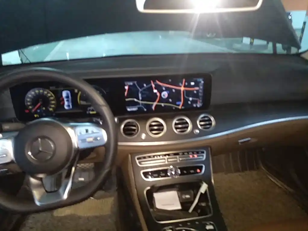 Mercedes-Benz E-Class — миниатюра 13