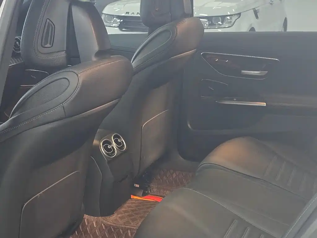Mercedes-Benz C-Class — миниатюра 6