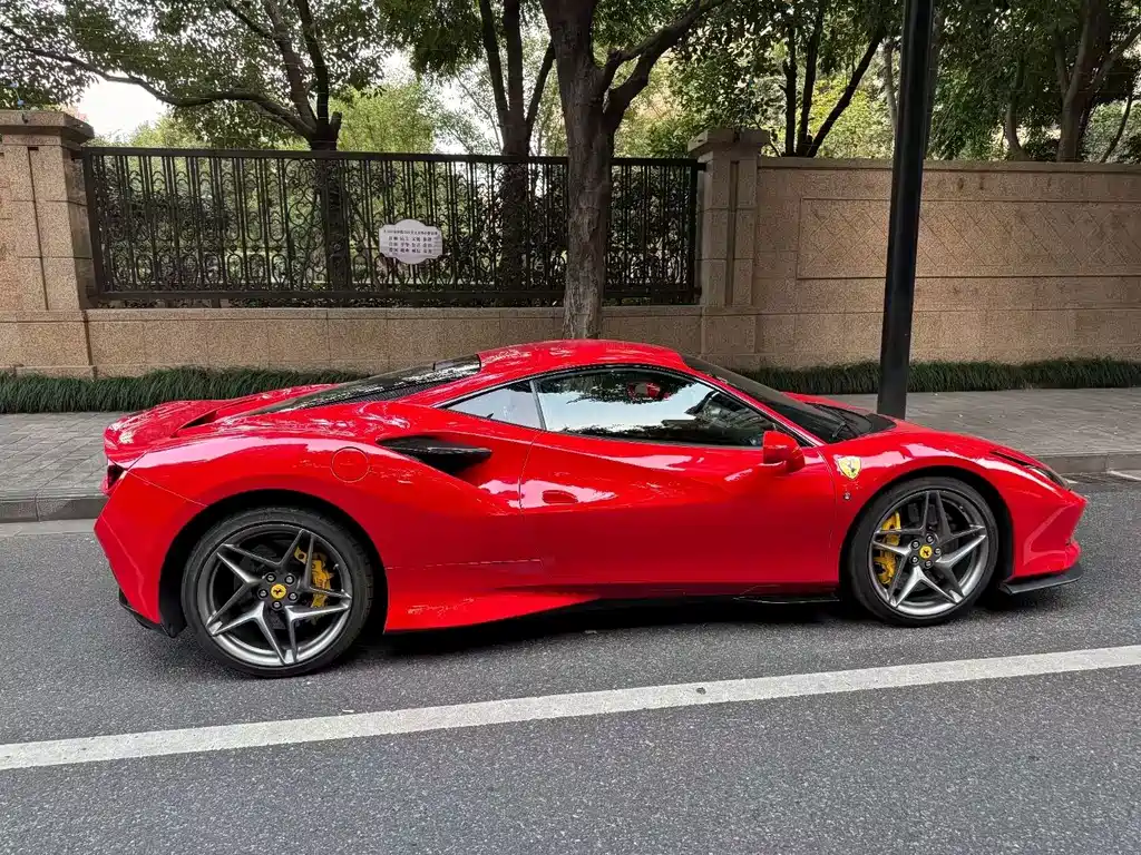Ferrari F8 — миниатюра 3