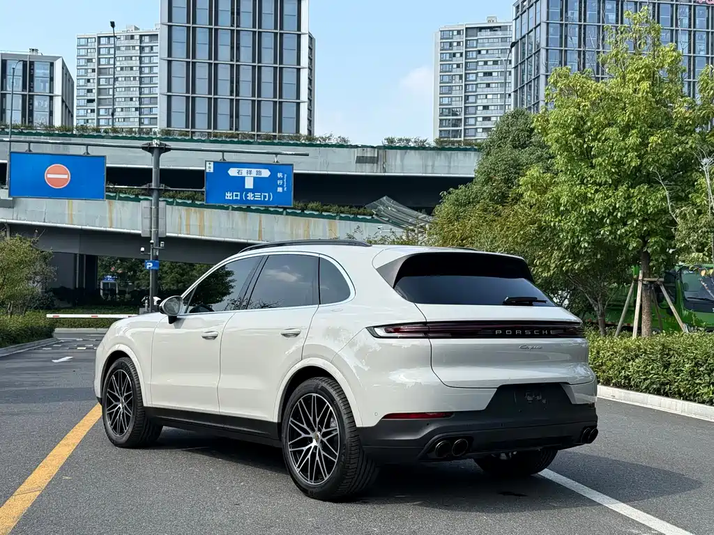 Porsche Cayenne — миниатюра 7