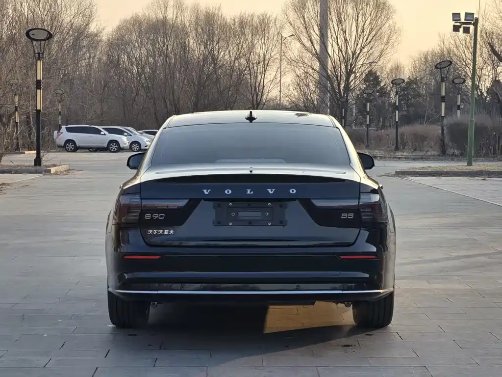 Volvo S90 2026 B5 Luxury