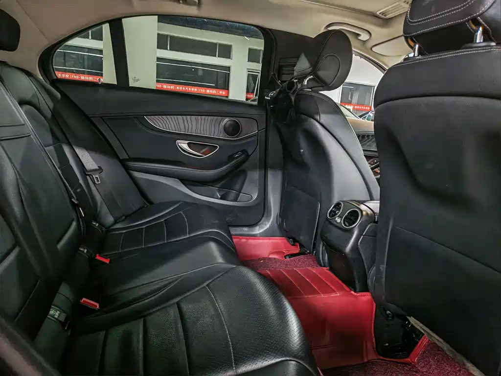 Mercedes-Benz C-Class — миниатюра 13