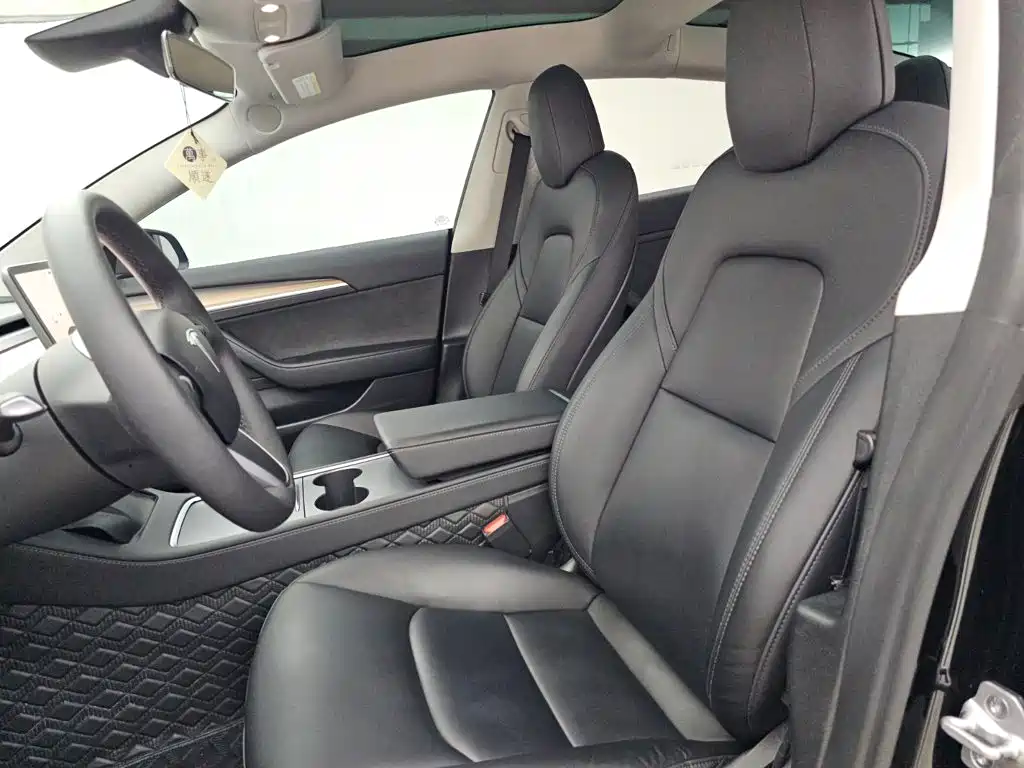 Tesla Model 3 — миниатюра 7