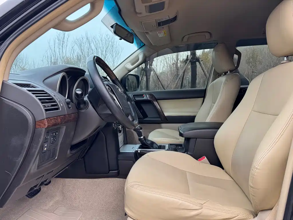 Toyota Land Cruiser Prado 2010 2.7L AT Luxury