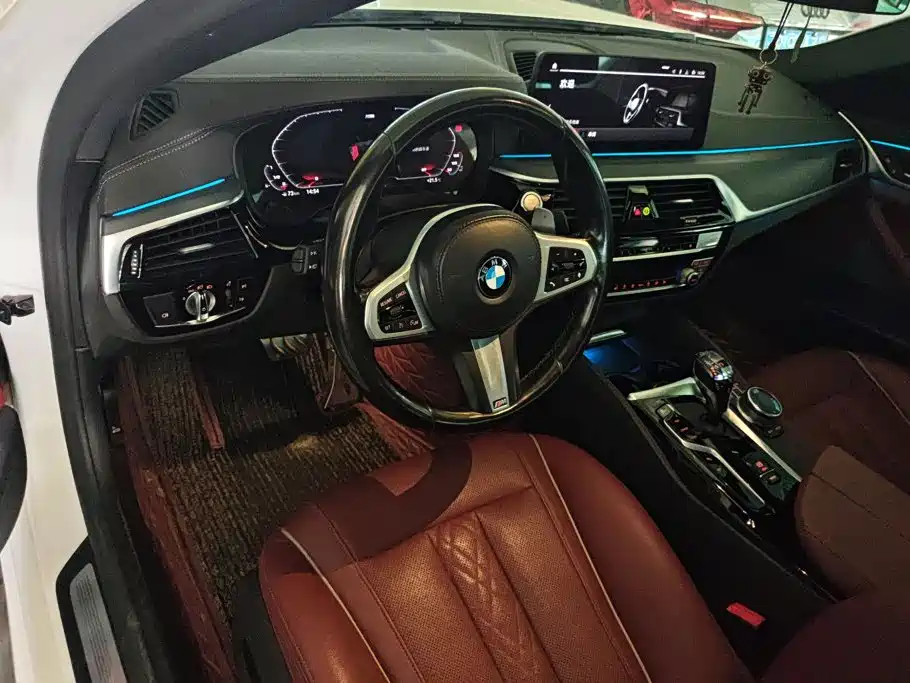 BMW 5 Series — миниатюра 12