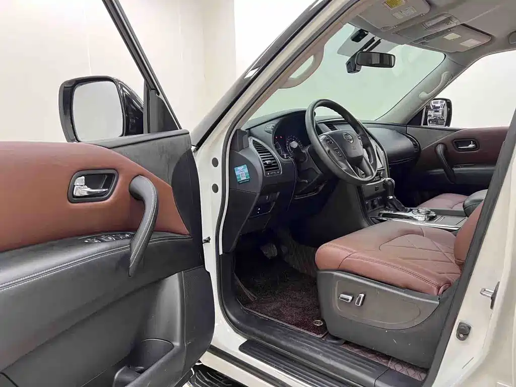 Nissan Patrol — миниатюра 7