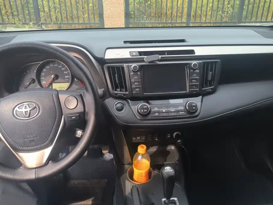 Toyota RAV4 — миниатюра 12