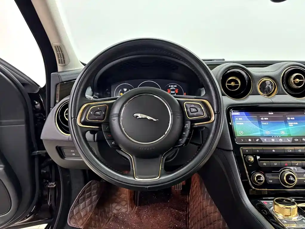Jaguar XJ — миниатюра 14